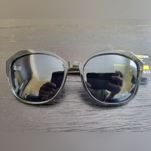 Foster Grant Polarized sunglasses